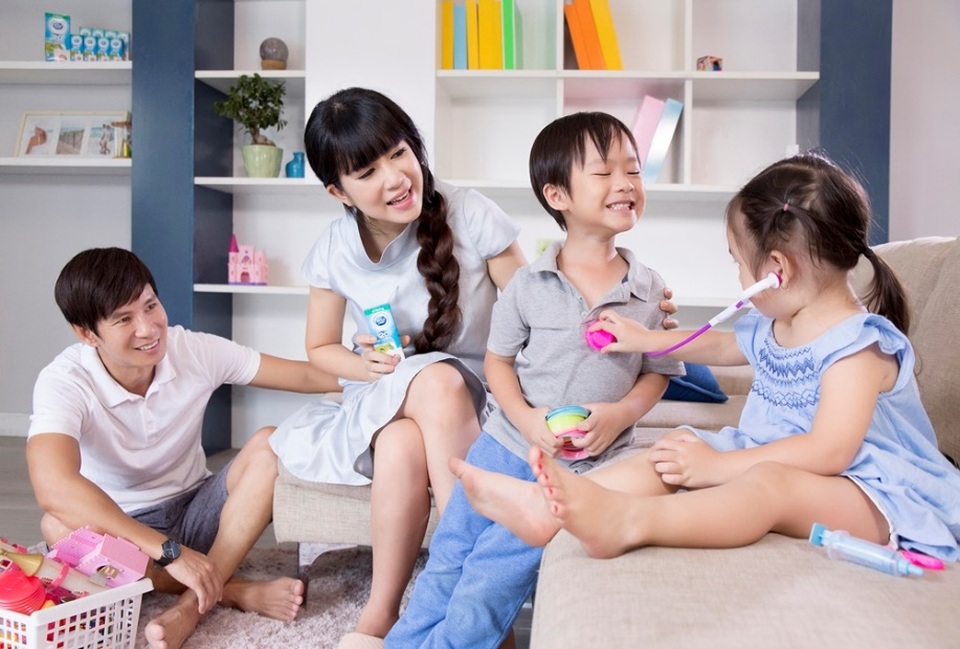 Đốn tim với loạt ảnh năng động của gia đình sao Việt - 4 Đốn tim với loạt ảnh năng động của gia đình sao Việt - 4
