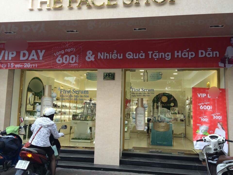Thị trường 20/11: Một lẵng hoa 2 triệu rưỡi, cắm không kịp để bán - 4 Các sản phẩm mỹ phẩm được trừ thẳng vào giá