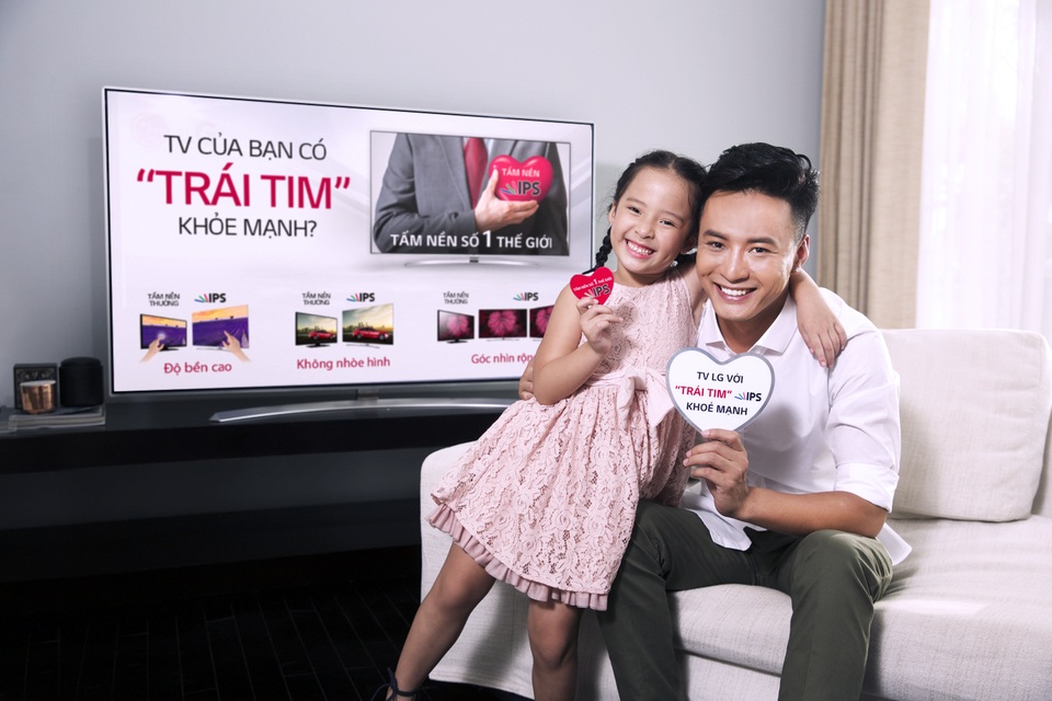 Lắng nghe "sao" chia sẻ bí quyết thư giãn sau giờ làm việc - 4 Hồng Đăng lựa chọn TV Super UDH LG có tấm nền IPS cho gia đình mình.