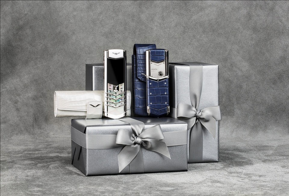Tự tay thiết kế Vertu làm quà tặng độc đáo - 4 Bằng việc mang lại cho người dùng những sản phẩm mang đậm dấu ấn cá nhân, Vertu được nhiều khách hàng lựa chọn làm quà tặng đẳng cấp và độc đáo cho người thân, bạn bè, đối tác…