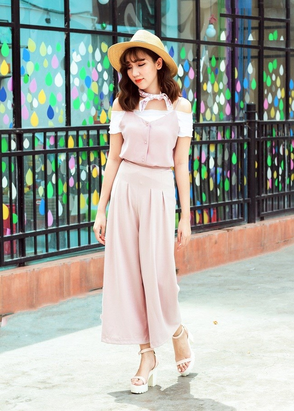 4 cách mix đồ với khăn chắc chắn gây ấn tượng cho người đối diện - 4 4 cách mix đồ với khăn chắc chắn gây ấn tượng cho người đối diện - 4