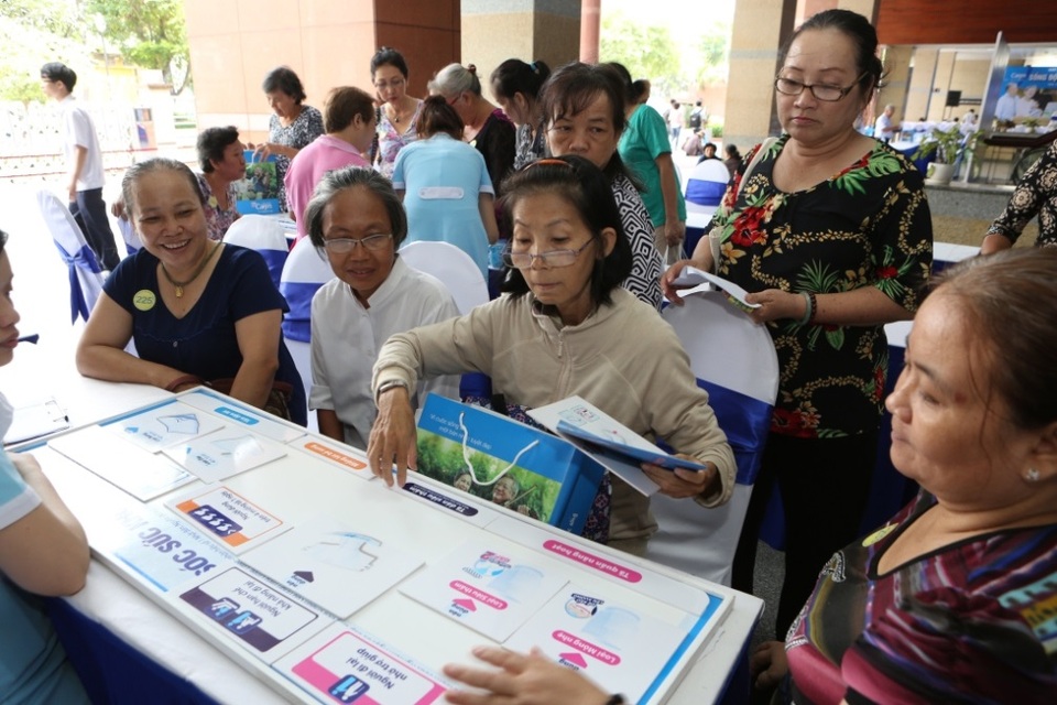 Ngày hội sức khỏe người cao tuổi “Sống độc lập - sống khỏe vui” thành công rực rỡ. - 5 Tham dự những trò chơi nhẹ nhàng, đơn giản giúp người cao tuổi cảm thấy thư giãn và sống vui khỏe.