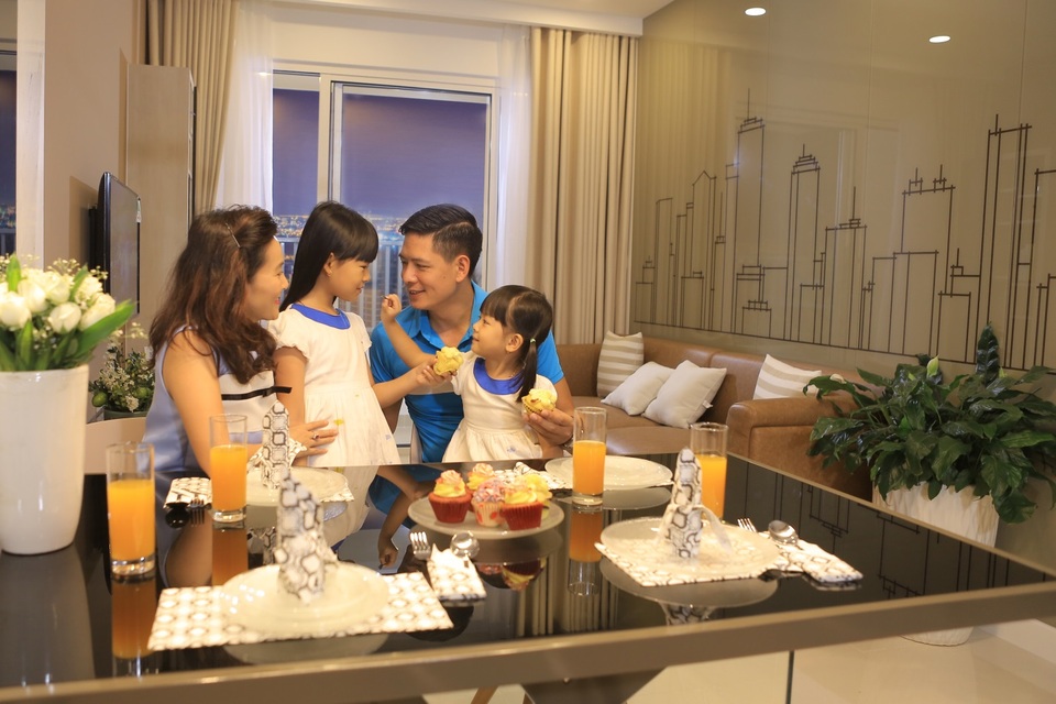 Nơi sao Việt không hẹn mà gặp khi tậu nhà - 5 MC Bình Minh cũng chia sẻ: “The Park Avenue nằm ở khu vực đông dân cư, hoạt động kinh doanh tấp nập lâu đời nên chắc chắn hấp dẫn tầng lớp thương gia đang làm ăn tại khu vực, tạo cơ hội mới cho lĩnh vực cho thuê nhà ở. Các nhà đầu tư có thể bán lại hoặc cho thuê đều rất khả quan”.