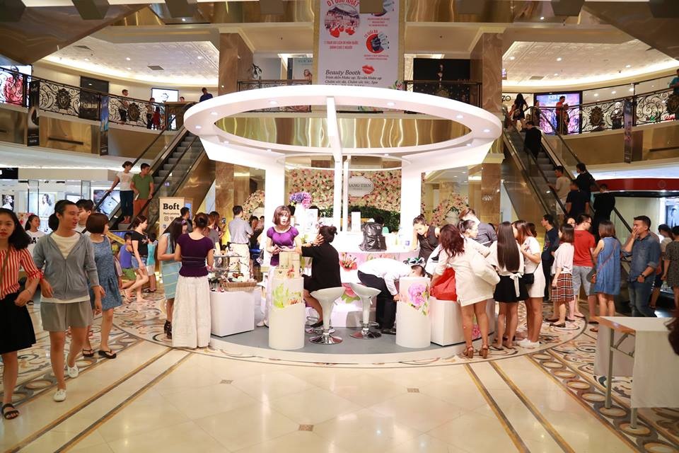 Tràng Tiền Plaza gửi ngàn yêu thương đến một nửa thế giới - 5 Tràng Tiền Plaza gửi ngàn yêu thương đến một nửa thế giới - 5