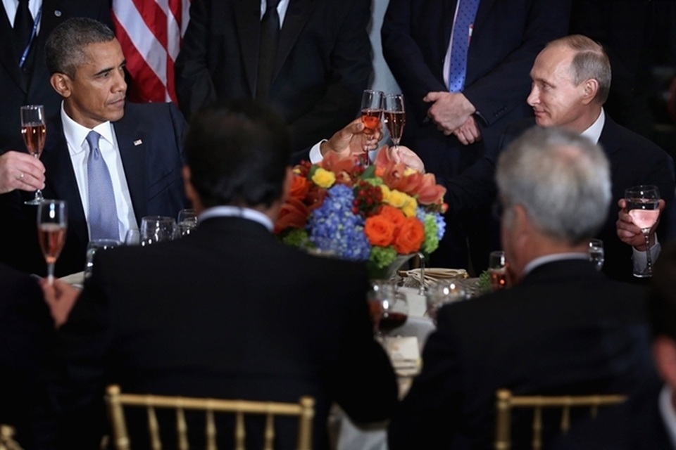 Những lần "chạm trán" đáng nhớ của Putin và Obama - 6 Tổng thống Obama và Tổng thống Putin trò chuyện trong bữa trưa do Tổng thư ký LHQ Ban Ki-moon tổ chức nhân cuộc họp Đại Hội Đồng LHQ lần thứ 70 ở New York ngày 28-9-2015. Ảnh: Getty