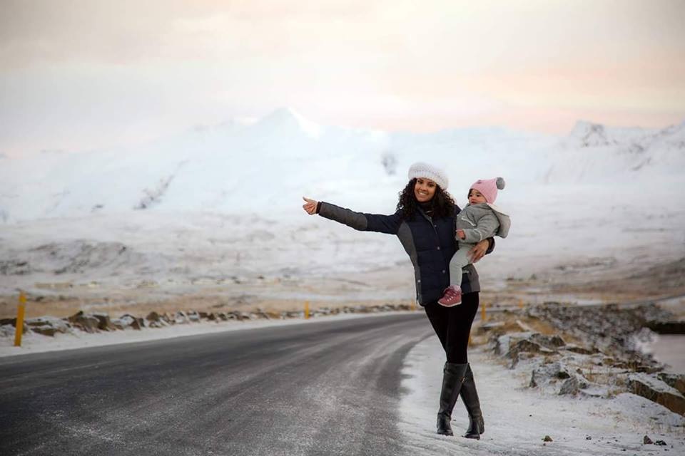 Bộ ảnh cực yêu của bé gái 2 tuổi du lịch qua 30 nước cùng cha mẹ - 7