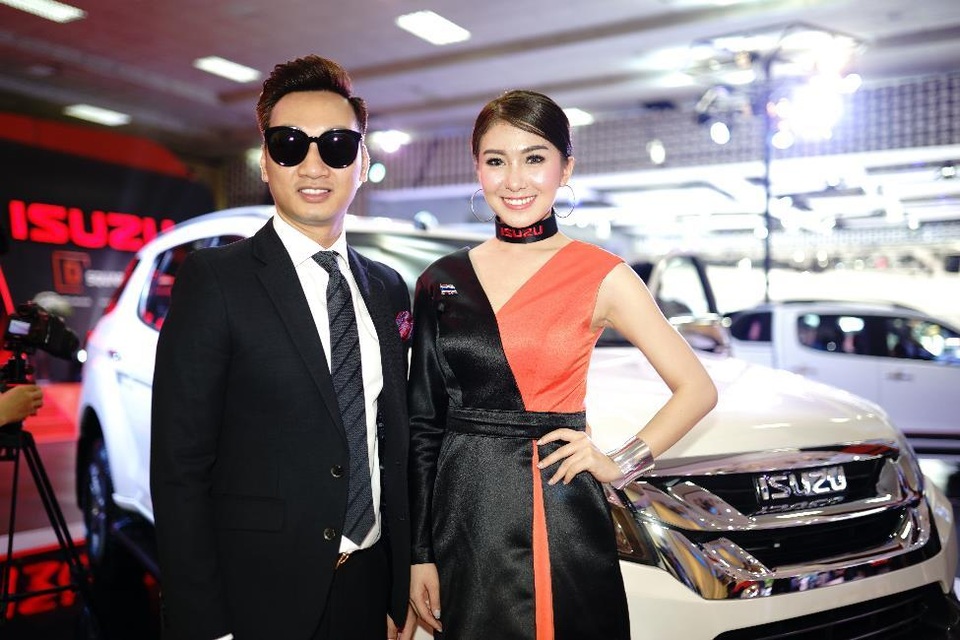 Isuzu tái xuất sau 7 năm vắng bóng tại Vietnam Motor Show - 5
MC Thành Trung – khách mời tại chương trình họp báo chia sẻ: “Việc ra mắt phiên bản nâng cấp của mu-X và D-MAX tại sân chơi Ô tô lớn của Việt Nam đã giúp Isuzu gây thiện cảm lớn bởi đáp ứng được nhiều tiêu chí chọn ô tô của người Việt”.