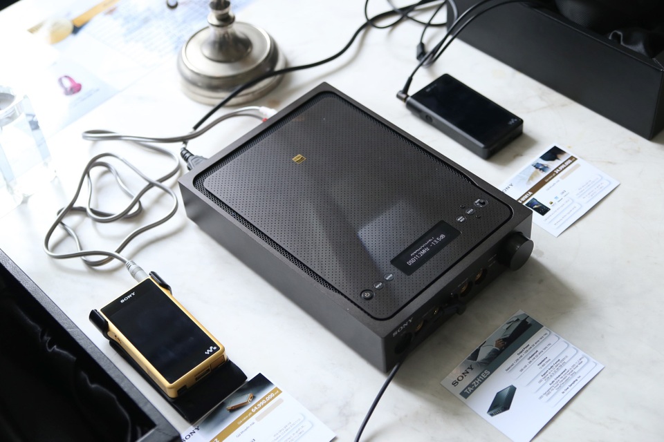 Sony “khoe” bộ âm thanh Signature Series trước giới yêu âm thanh Sài Thành - 6 Sony “khoe” bộ âm thanh Signature Series trước giới yêu âm thanh Sài Thành - 6