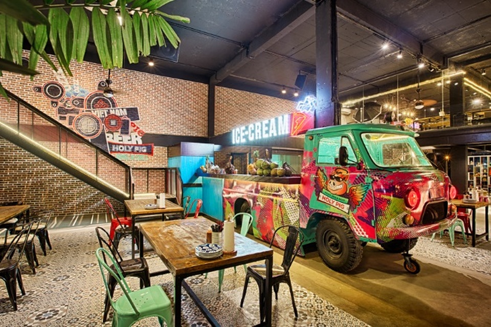"Đập hộp" nhà hàng container siêu khủng Holy Pig xuất hiện tại Tổ hợp Cocobay Đà Nẵng - 6
Khu vực xe truck kem tươi cực “cool” ngầu