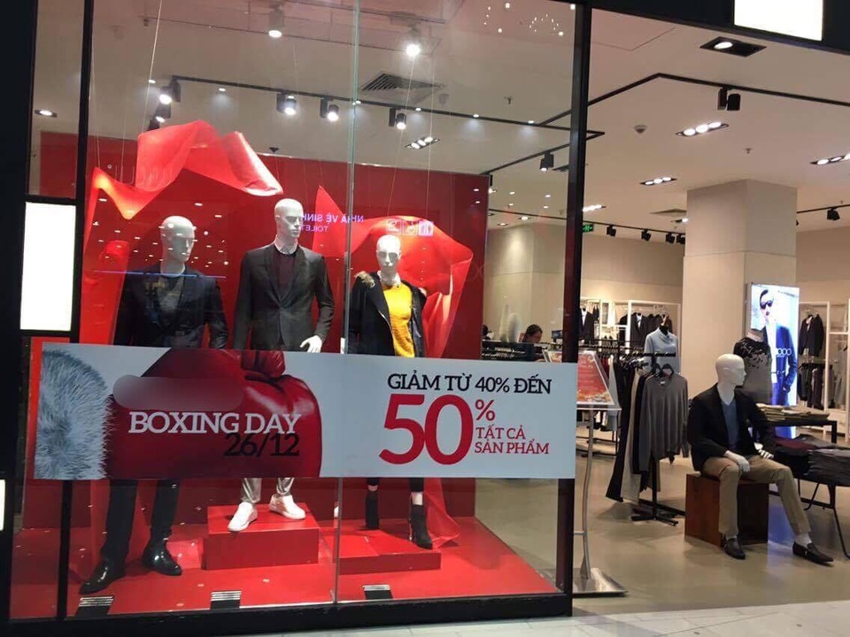 Cuối năm, thời trang đua nhau giảm giá nhưng vẫn ế ẩm! - 5
Tranh thủ Boxing day nhiều cửa hàng giảm giá mạnh nhưng vẫn khá vắng khách