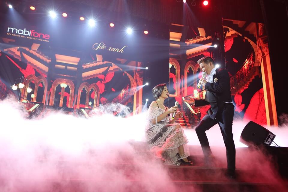“Đêm nhạc Sắc Xanh” làm nức lòng khán giả Đà Nẵng - 7
Màn song ca dàn dựng công phu của ông hoàng nhạc Việt Đàm Vĩnh Hưng và ca sĩ Lệ Quyên