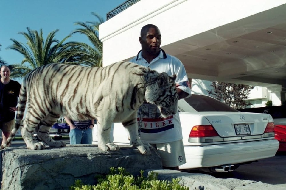 Những khoản tiêu tiền điên rồ nhất của các đại gia thể thao - 7