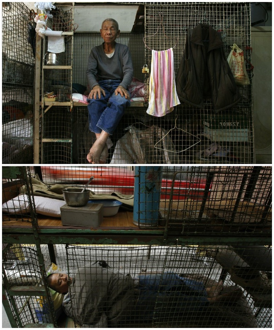 Những chiếc lồng sắt này hiện đang là nơi ở của hàng trăm người già neo đơn tại Hồng Kông.