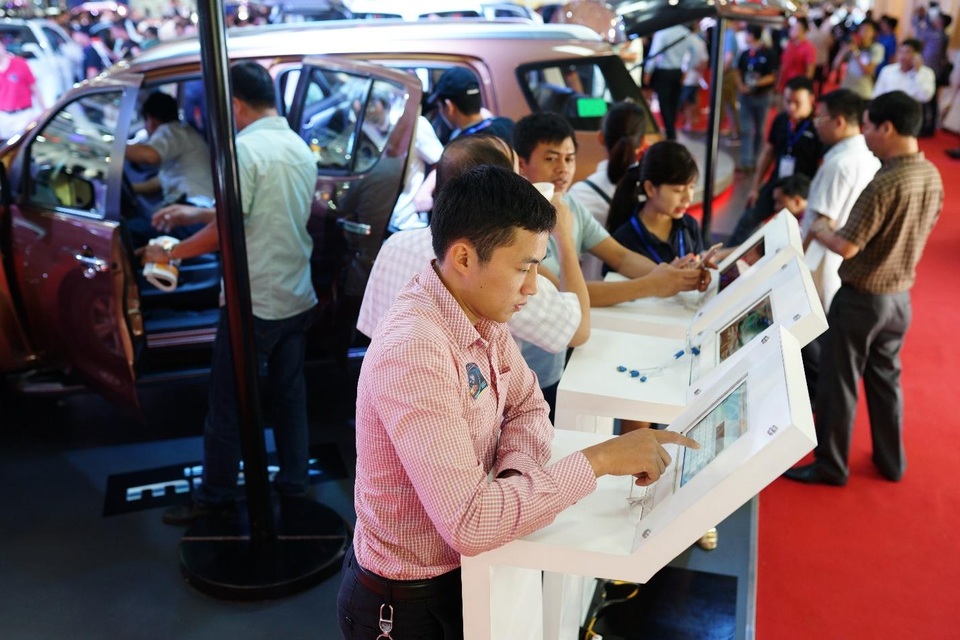 Isuzu tái xuất sau 7 năm vắng bóng tại Vietnam Motor Show - 8 Khách hàng có thể tìm hiểu về Truck DNA – mã gien xe thương mại có lịch sử 100 năm, được truyền thừa vào mu-X và D-MAX thông qua các trò chơi tương tác thú vị, cùng những phần quà hấp dẫn từ chương trình