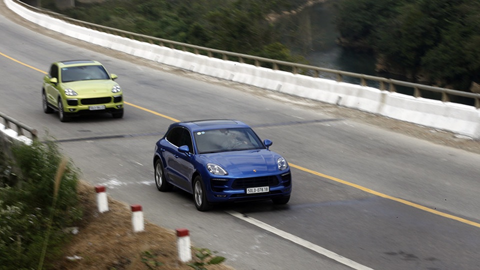 Thêm phiên bản Porsche Macan sử dụng động cơ 4 xi-lanh tăng áp - 10
Xe dùng hệ thống treo khí nén có kiểm soát cân bằng, bao gồm: hệ thống treo chủ động của Porsche (PASM) với bộ giảm xóc linh hoạt cũng được đưa vào gói trang bị tùy chọn.