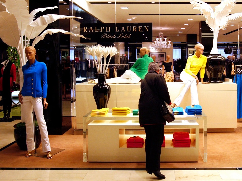 Cuộc sống xa hoa của tỷ phú huyền thoại thời trang Mỹ - 4 Cuộc sống xa hoa của tỷ phú huyền thoại thời trang Mỹ - 4