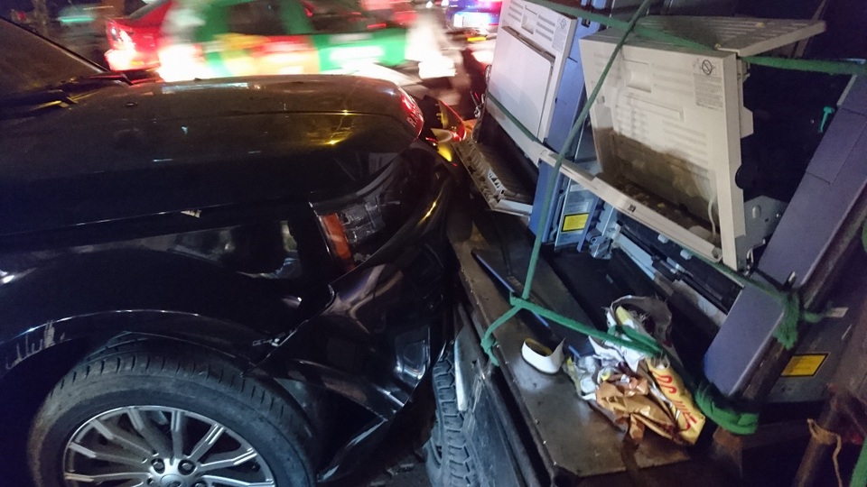 Hà Nội: Xe Range Rover tông 3 xe trên phố - 3 Hà Nội: Xe Range Rover tông 3 xe trên phố - 3