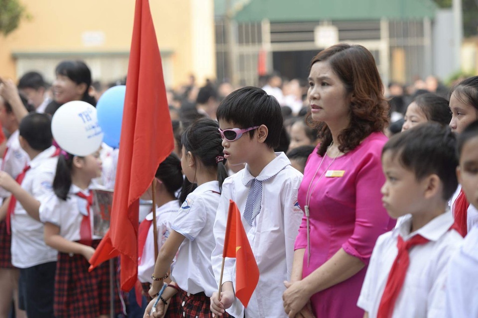Lãnh đạo Đảng, Nhà nước dự khai giảng cùng các em học sinh - 7
Các em học sinh trường THCS Nguyễn Đình Chiểu, Hà Nội trong lễ khai giảng. (Ảnh: Mạnh Thắng)