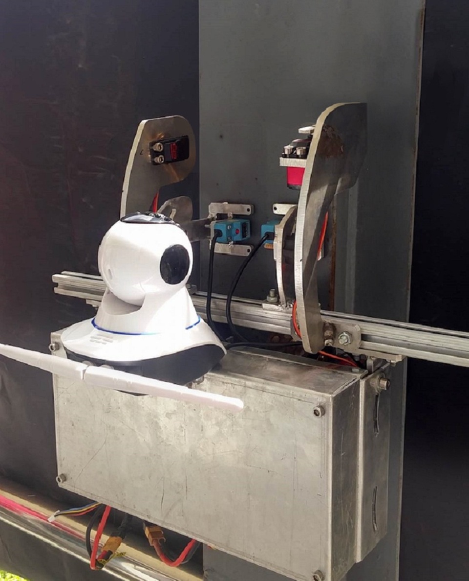 Robot tự động dò tìm khuyết tật mối hàn "made in Việt Nam" - 1
Hình ảnh robot kiểm tra mối hàn vỏ tàu của nhóm nghiên cứu trường ĐH Duy Tân