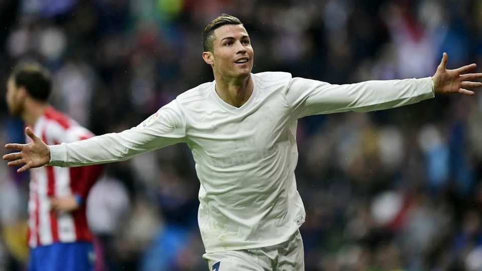 C.Ronaldo được vinh danh ở giải thưởng cao quý - 1 C.Ronaldo nhận giải VĐV thể thao xuất sắc nhất năm 2016