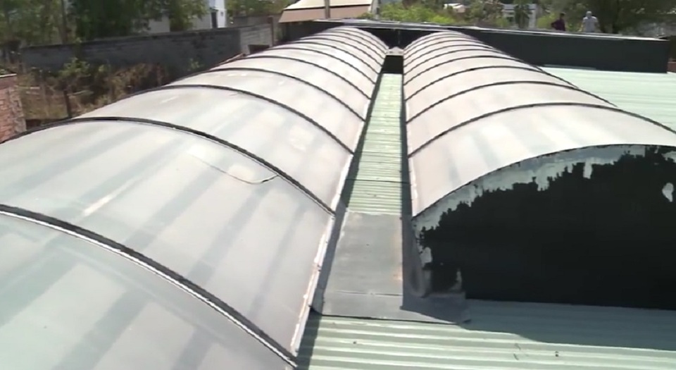 Độc đáo với thiết bị "bẫy nhiệt" năng lượng mặt trời để sấy khô - 4
Bộ thu nhiệt giống như một đường hầm gồm hai lớp.