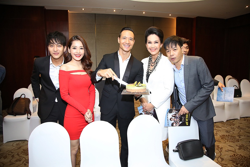 
Diễm My cộng tác cùng Thái Hòa, Kim Lý trong phim Vệ sỹ Sài Gòn
