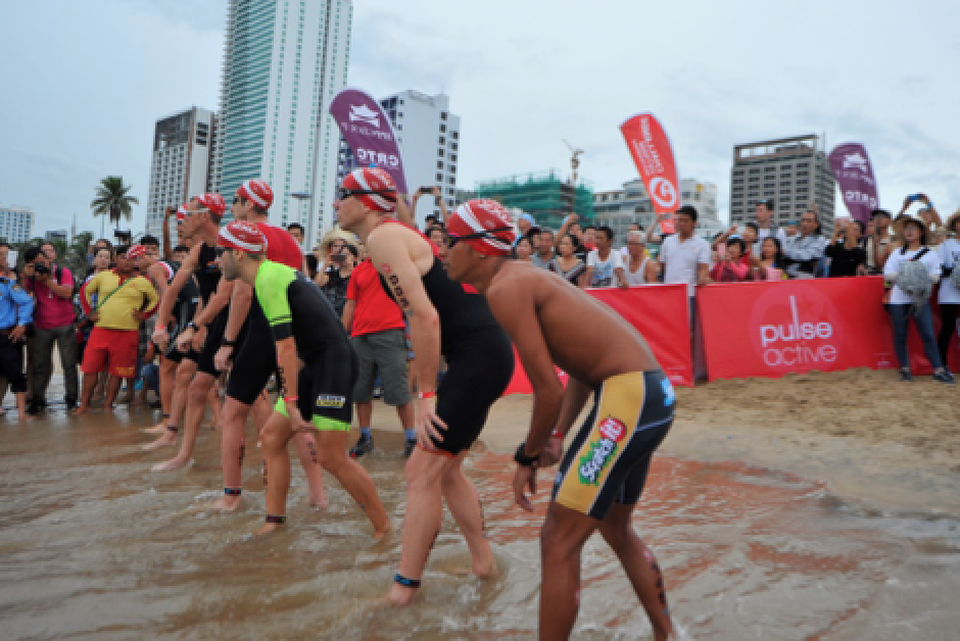 Những khoảnh khắc đầu tiên của Challenge Vietnam 2016 - 3
Người dân Nha Trang, tỉnh Khánh Hòa đã có một buổi sáng mới lạ với Challenge Việt Nam 2016 tài trợ chính bởi IPPGroup/ CRTC