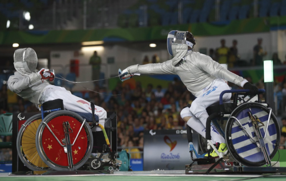 Những khoảnh khắc đắt giá nhất của Paralympic Rio 2016 - 18
Cuộc đấu kiếm nảy lửa trên xe lăn của hai vận động viên Hy Lạp và Trung Quốc.