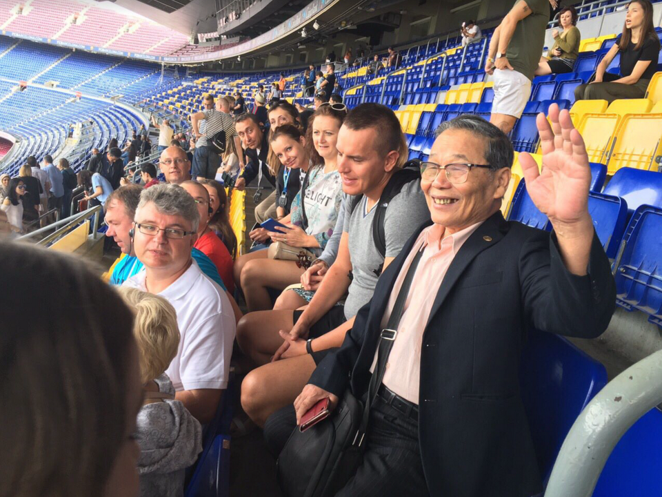 Thăm "thánh đường" Nou Camp - Sân vận động lớn nhất châu Âu - 4
Dù không có trận đấu diễn ra, nhưng sân Nou Camp luôn có rất đông khán giả
