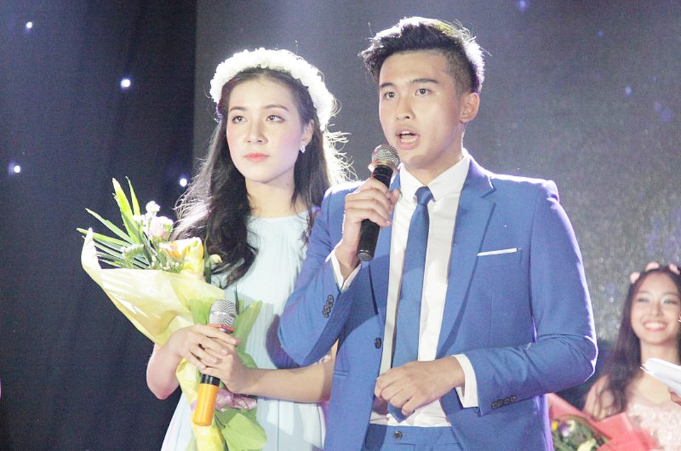 Cặp đôi nam thanh nữ tú chuyên Tin đăng quang Đại sứ THPT Chu Văn An - 4
Phối hợp ăn ý trong phần thi ứng xử