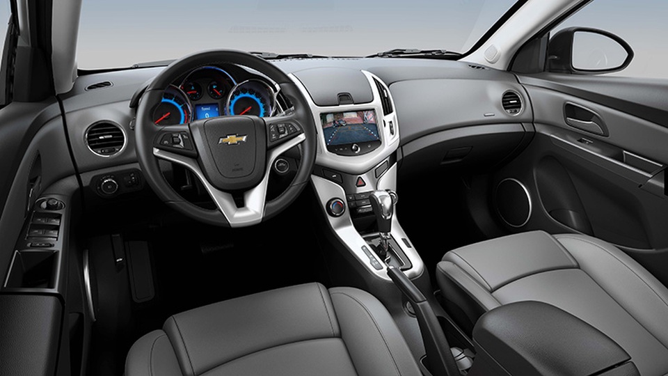 Chevrolet giới thiệu xe Cruze mới tại Việt Nam - 6
Thiết kế nội thất mới với ghế bọc da màu đen cao cấp cho cả hai phiên bản LT và LTZ. Phiên bản LTZ vẫn tiếp tục duy trì trang bị cửa sổ trời chỉnh điện và bảng táp-lô thiết kế bắt mắt.