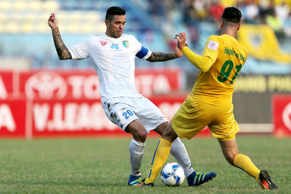 Đánh bại Thanh Hóa, Hà Nội T&T vô địch V-League 2016 - 2
Hà Nội T&T chơi khá áp đảo - Ảnh: Gia Hưng
