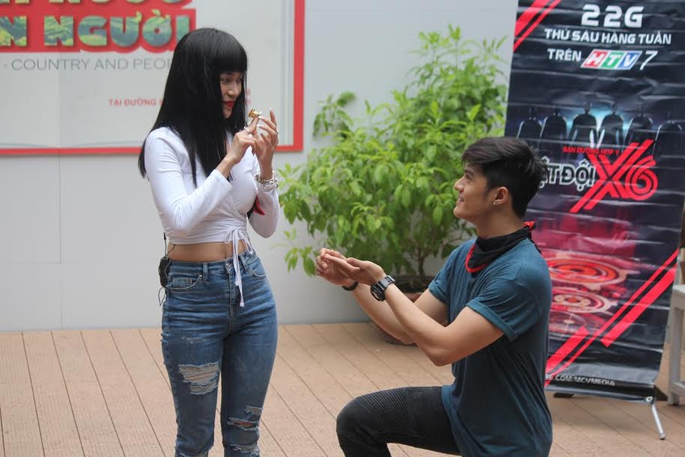 Lâm Vinh Hải bất ngờ cầu hôn Sĩ Thanh - 1 Lâm Vinh Hải bất ngờ cầu hôn Sĩ Thanh - 1