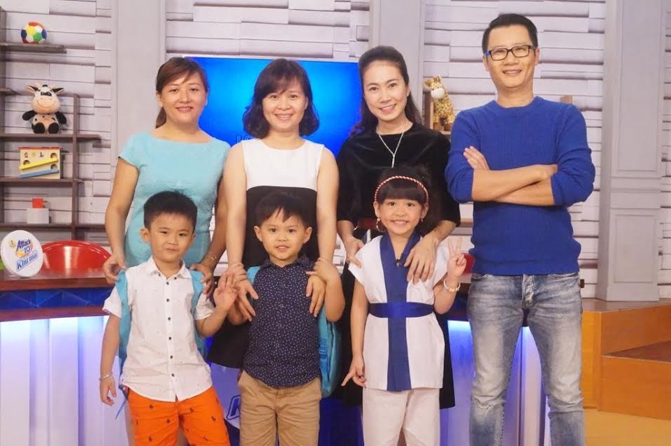 Thanh Thảo xúc động với ba cậu nhóc dễ thương - 1