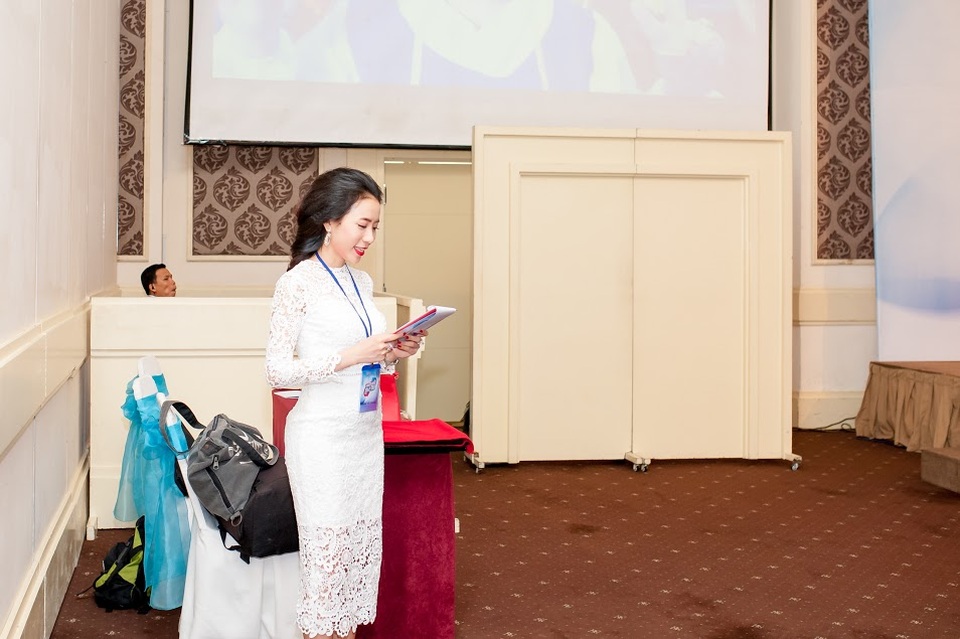 MC Ngọc Thanh điệu đà với váy ren trắng - 4
Nhiều năm nay, Lê Ngọc Thanh là gương mặt quen thuộc của các talk show, phóng sự của chương trình “Văn hóa thành phố” phát sóng trên HTV2 và HTV7 thứ hai hàng tuần.