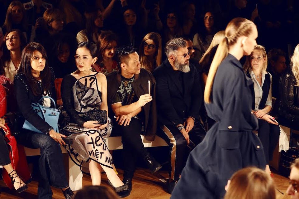 Trâm Nguyễn sành điệu đi xem thời trang - 4