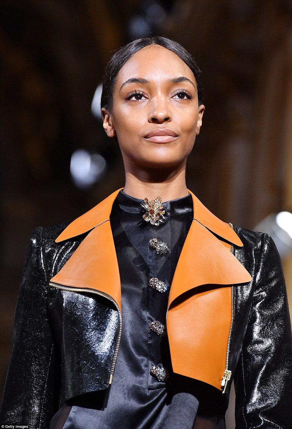 Dàn chân dài gợi cảm với váy xuyên thấu - 6
Jourdan Dunn - siêu mẫu 9X người Anh
