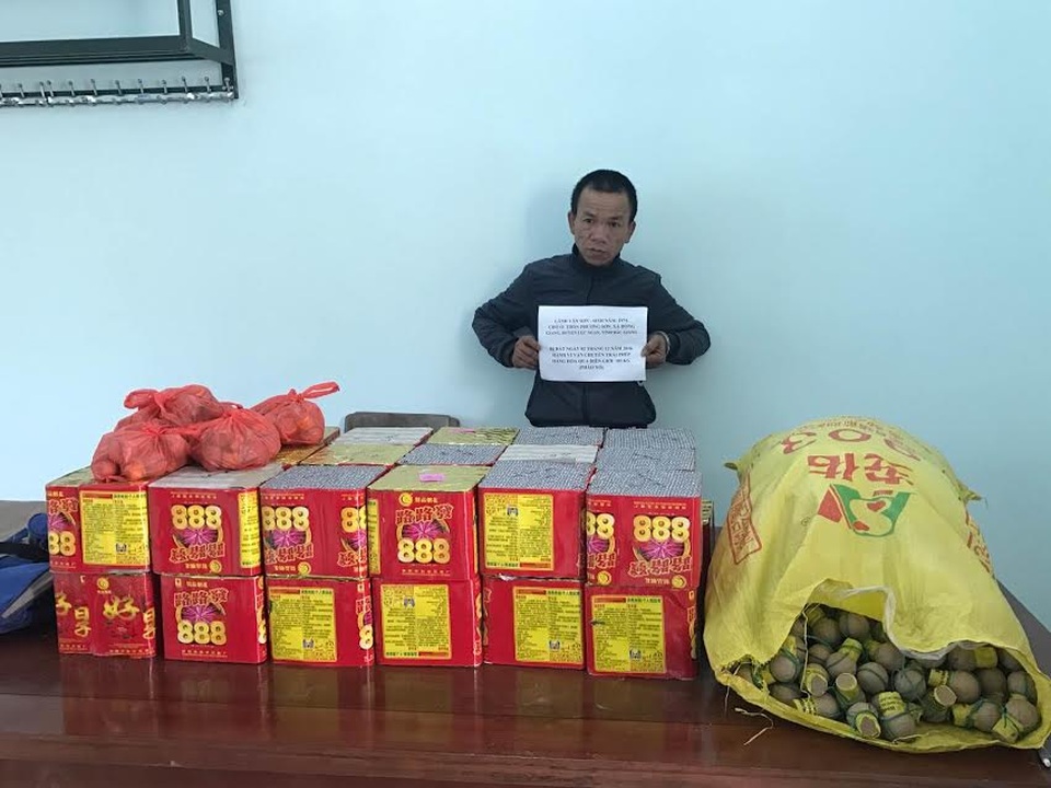 Vận chuyển 103 kg pháo nổ do Trung Quốc sản xuất - 1 Đối tượng Lãnh Văn Sơn cùng tang vật