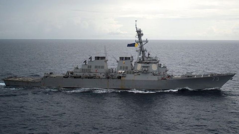 Trung Quốc “nóng mặt” vì tàu chiến Mỹ áp sát Hoàng Sa - 1
Tàu khu trục USS Decatur. (Ảnh: Reuters)