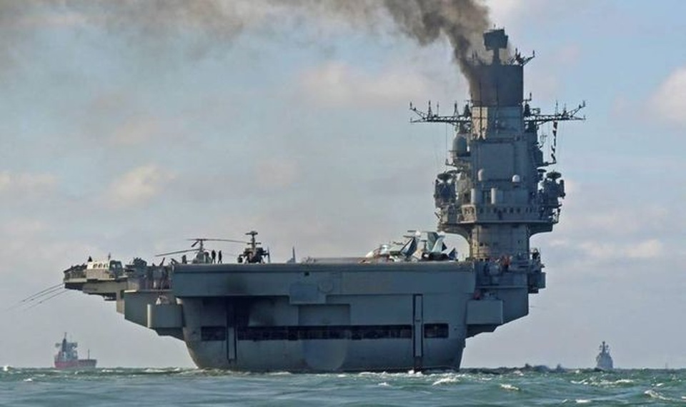 NATO phật lòng vì Tây Ban Nha đồng ý tiếp nhiên liệu cho tàu chiến Nga - 1
Tàu sân bay Đô đốc Kuznetsov. (Ảnh: EPA)