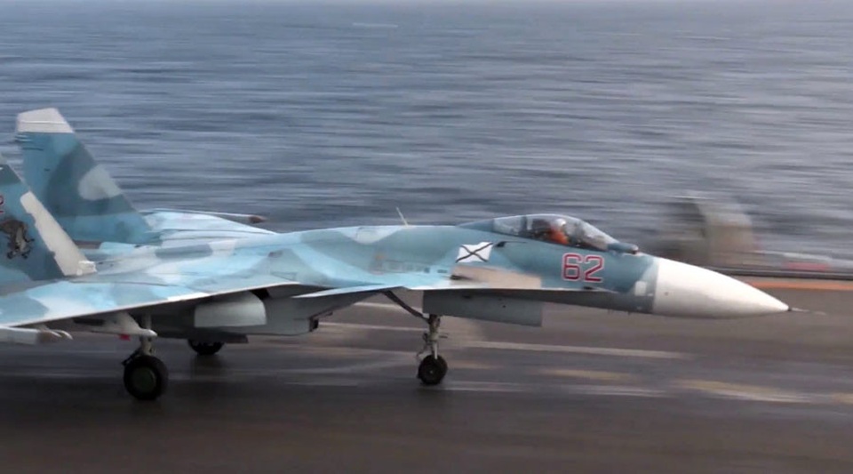 Máy bay chiến đấu Nga rơi ở Địa Trung Hải - 1
Máy bay chiến đấu Su-33 trên tàu sân bay Đô đốc Kuznetsov. (Ảnh: Sputnik)