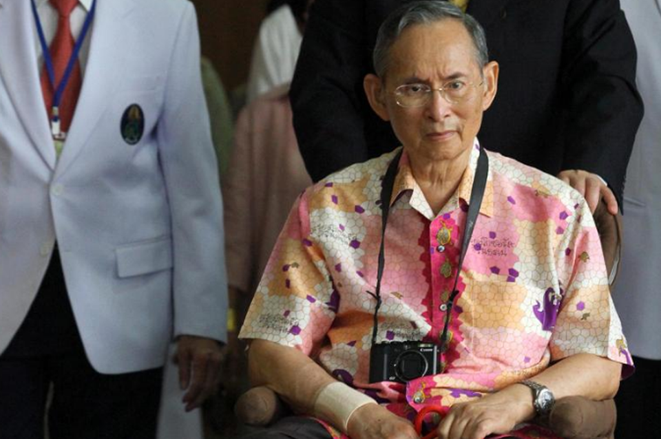 Những tài lẻ đáng ngưỡng mộ của Quốc vương Thái Lan - 6
Niềm đam mê chụp ảnh theo ông đến cả khi đã về già. (Ảnh: Getty)