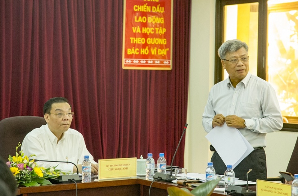 “Đơn đặt hàng” và sự quyết liệt của Phó Thủ tướng Vũ Đức Đam - 2
Thứ trưởng Bộ KH&CN Trần Việt Thanh (bên phải), Cục trưởng Cục SHTT trao đổi những mặt thuận lợi và khó khăn trong quá trình thực hiện.