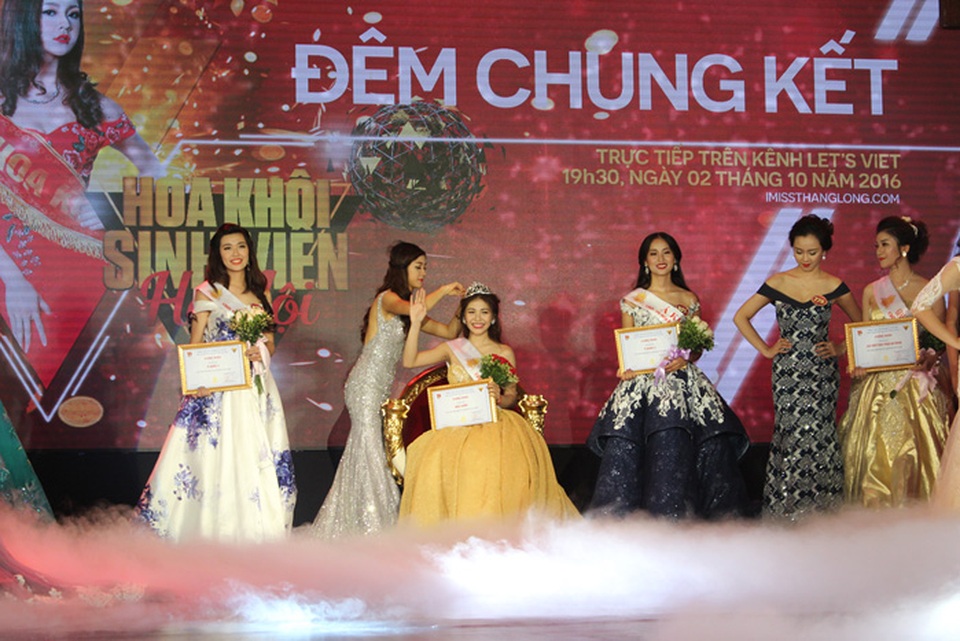 Tìm ra chủ nhân của vương miện Hoa khôi Sinh viên Hà Nội 2016 - 3
Hồ Ái Thơ xuất sắc đạt vương miện của cuộc thi IMiss Thăng Long 2016