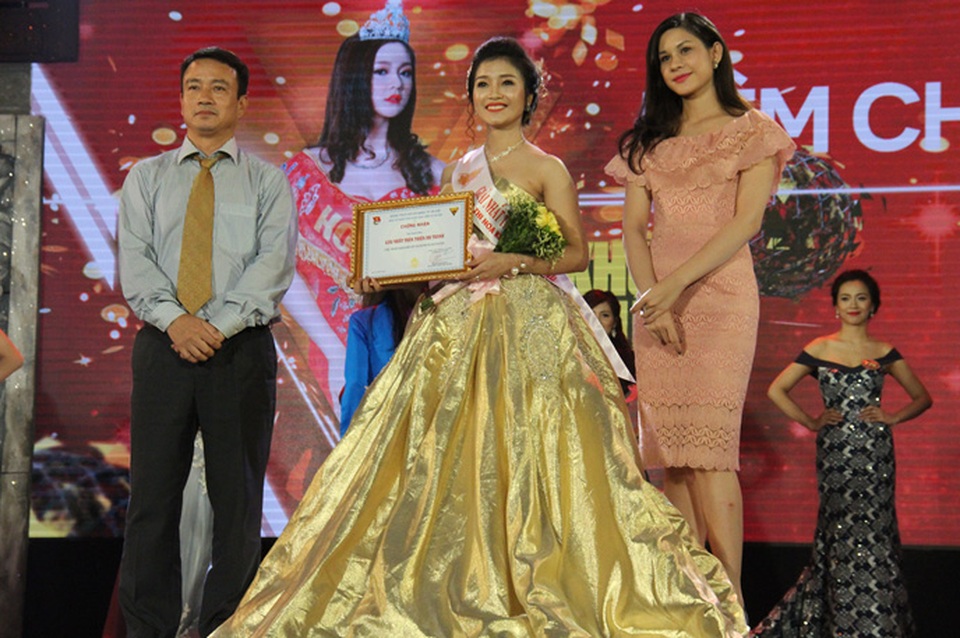 Tìm ra chủ nhân của vương miện Hoa khôi Sinh viên Hà Nội 2016 - 6
Người đẹp thân thiện Dr. Thanh thuộc về Nữ sinh Nguyễn Thị Hồng Thắm