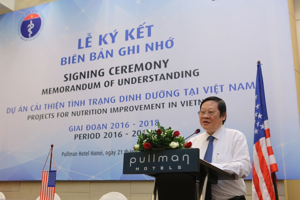 Bộ Y tế Việt Nam ký chương trình hợp tác hỗ trợ cải thiện dinh dưỡng với Abbott - 3
GS.TS Nguyễn Viết Tiến - Thứ trưởng Bộ Y tế phát biểu tại lễ ký kết.