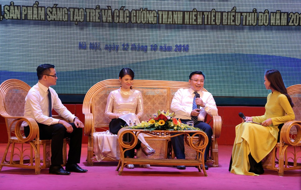 Hà Nội tuyên dương 22 gương thanh niên tiêu biểu - 2
3 đại diện cho những người có tác phẩm, công trình sáng tạo được vinh danh giao lưu, chia sẻ với hơn 500 đoàn viên thanh niên Thủ đô về nghề nghiệp, khát vọng và những bài học kinh nghiệm quý giá trong quá trình xây dựng, đóng góp cho sự phát triển chung của phong trào thanh niên