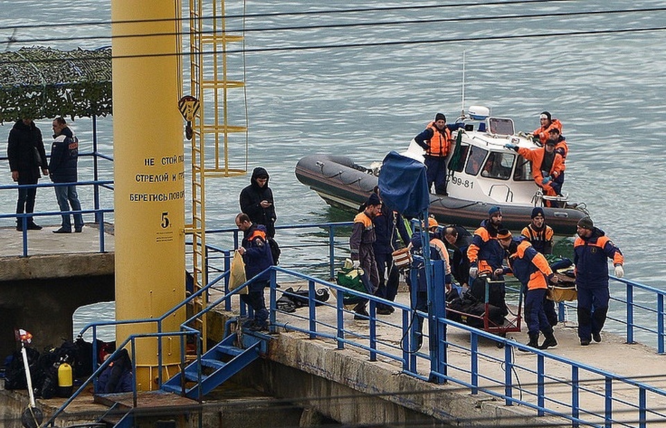 Tìm thấy hộp đen của máy bay Nga Tu-154 - 1
Khoảng 3.500 người tham gia vào chiến dịch tìm kiếm thi thể nạn nhân và xác máy bay Tu-154 của Nga ở Biển Đen. (Ảnh: TASS)