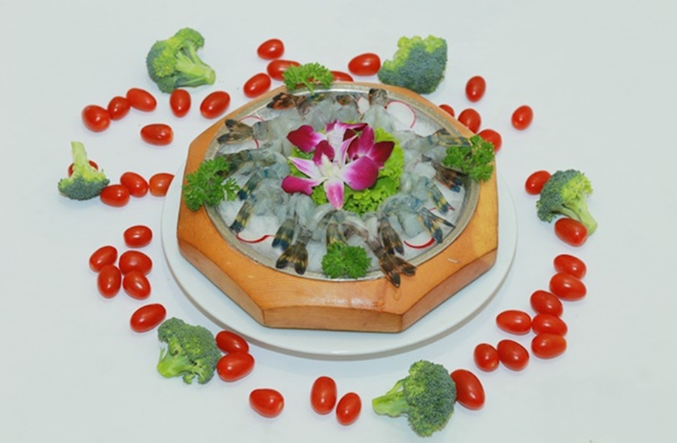 Đón Giáng sinh ấm áp bên bàn tiệc tôm hùm trong biệt thự Pháp - 4
Những món ăn tươi ngon từ tôm hùm Nha Trang được chế biến bởi các đầu bếp tài hoa của Nhà hàng Tôm hùm 168 Nguyễn Khánh Toàn.