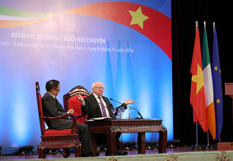 Tổng thống Ireland: Sinh viên Việt Nam hãy luyện tập tư duy phản biện - 3
Ngài Michael Daniel Higgins: Tôi tin tưởng trong tương lai, các em sẽ trở thành cầu nối tri thức không chỉ trong nước, khu vực mà cả quốc tế.